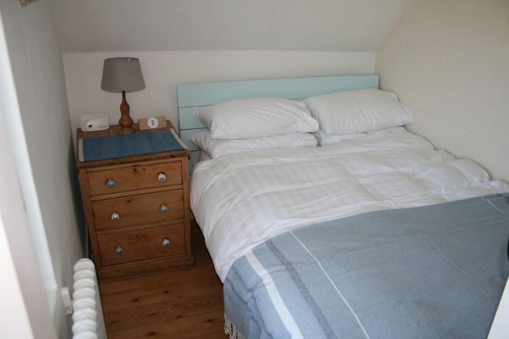 Greystone Cottage - Sea Views, Short Stroll To A Beautiful Sandy Beach Brook  Εξωτερικό φωτογραφία