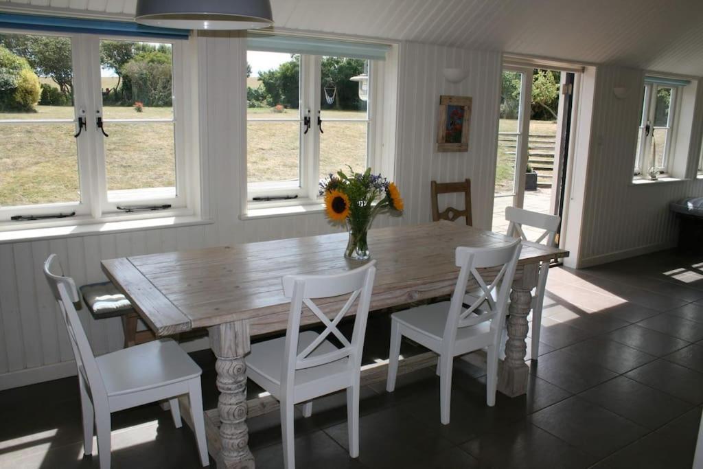 Greystone Cottage - Sea Views, Short Stroll To A Beautiful Sandy Beach Brook  Εξωτερικό φωτογραφία